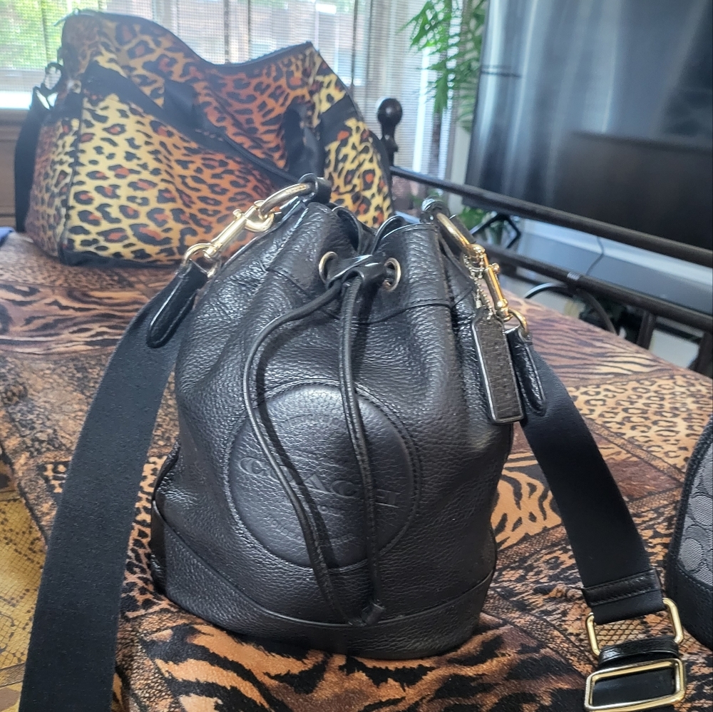 Black coach bucket bag(med sz)